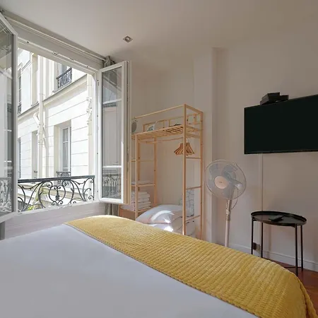 Cozy For 3 Steps From The Attractions Parigi