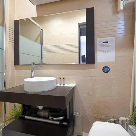 Appartamento Cozy For 3 Steps From The Attractions Parigi